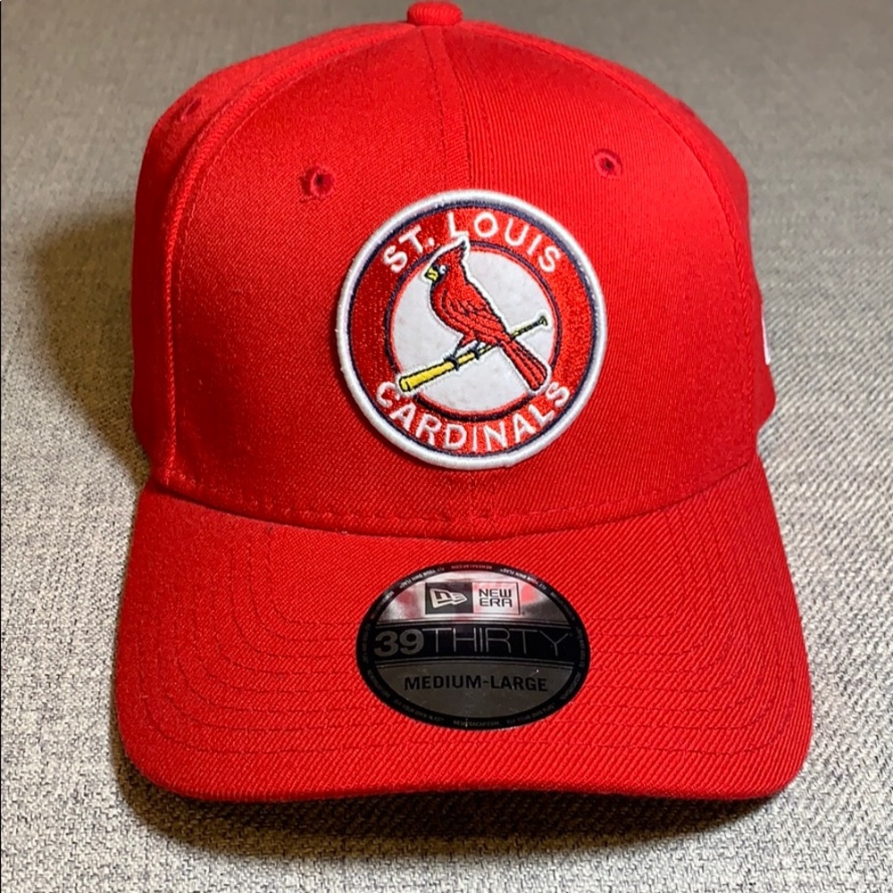 FITTED HAT